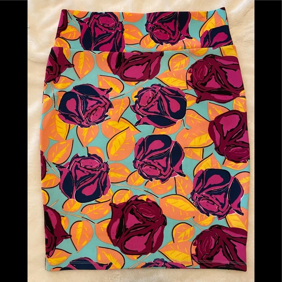 LuLaRoe Dresses & Skirts - LulaRoe Cassie Floral skirt
